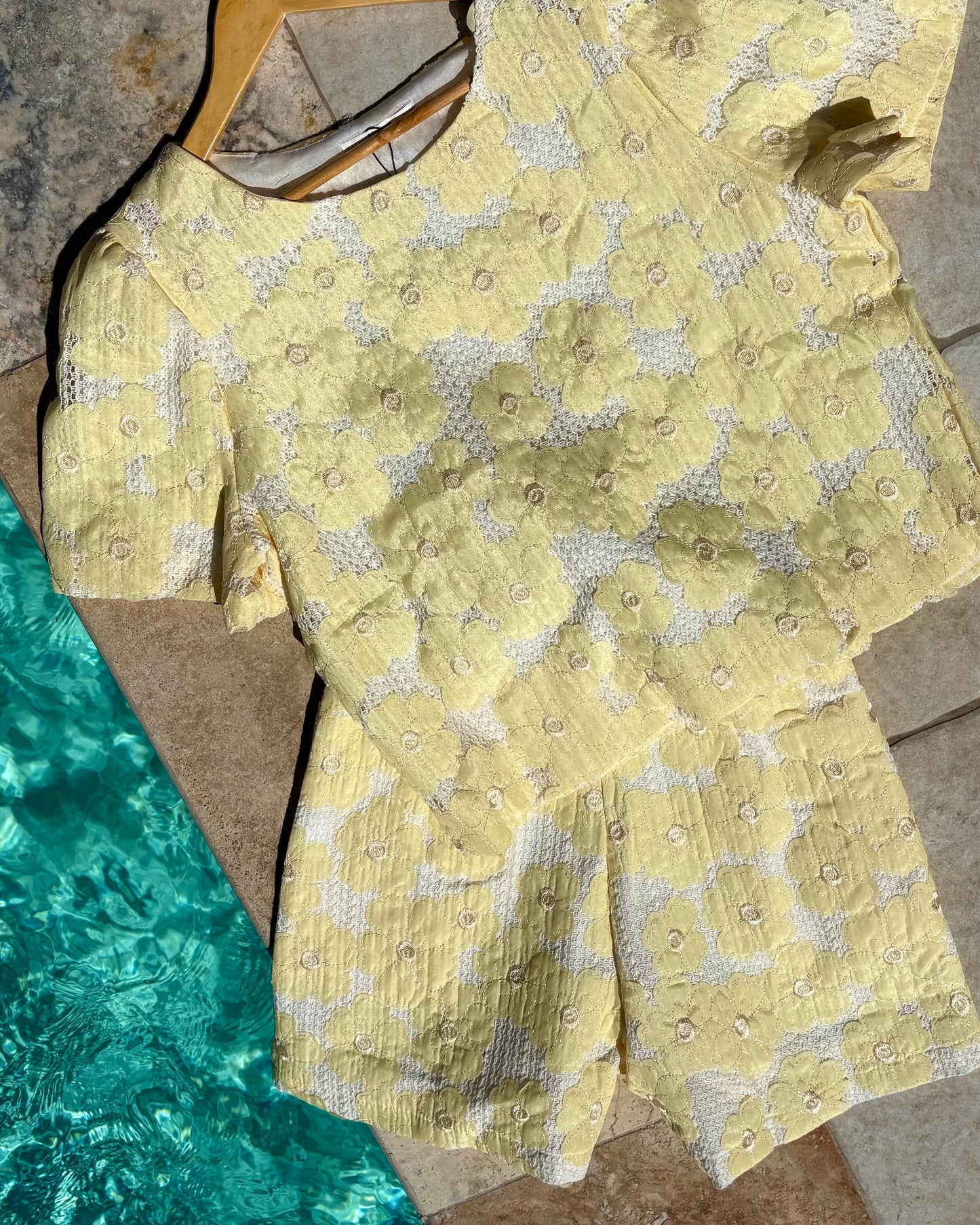 Top brodé à motif fleuri OLIVIA - jaune