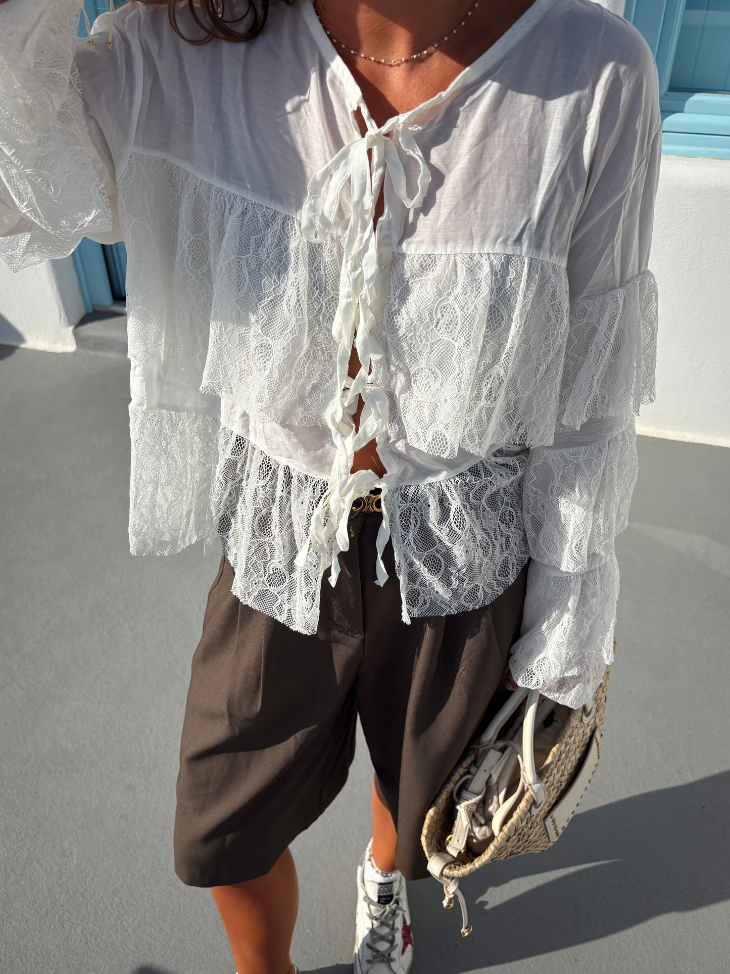 Blouse blanche à volant - ADÈLE