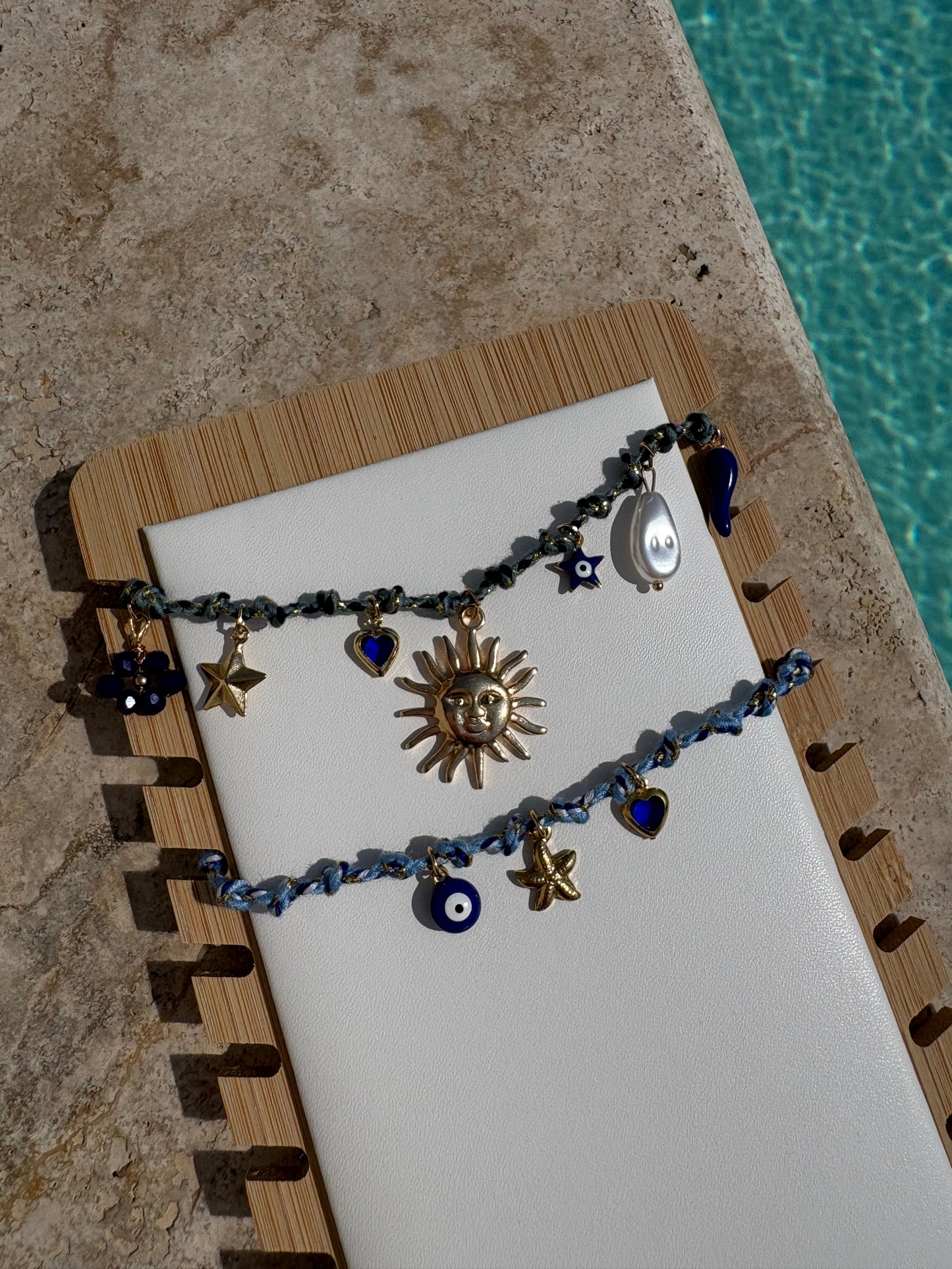 Collier bleu